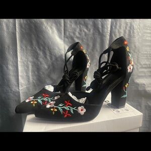 Brand NEW SHEIN black heels with flowers